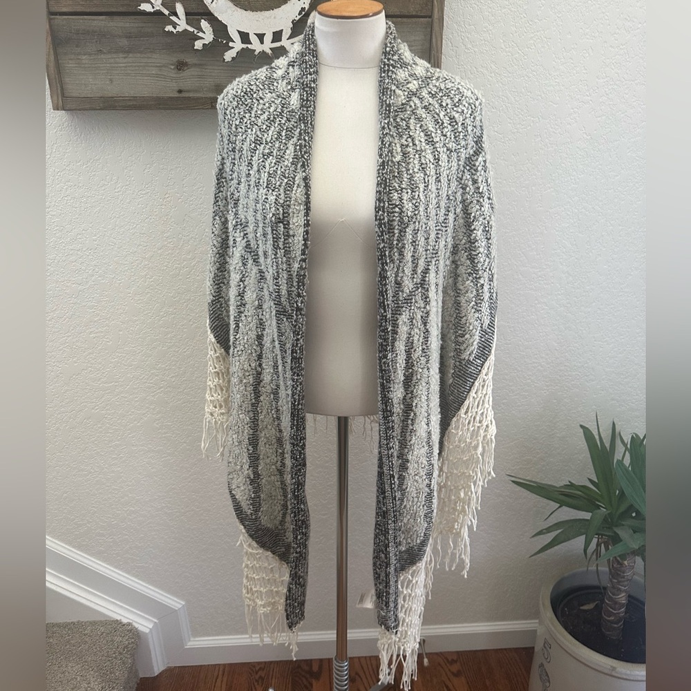 Anthropologie Angel of the North Black and Cream Crochet hem Shawl Wrap‎ OS